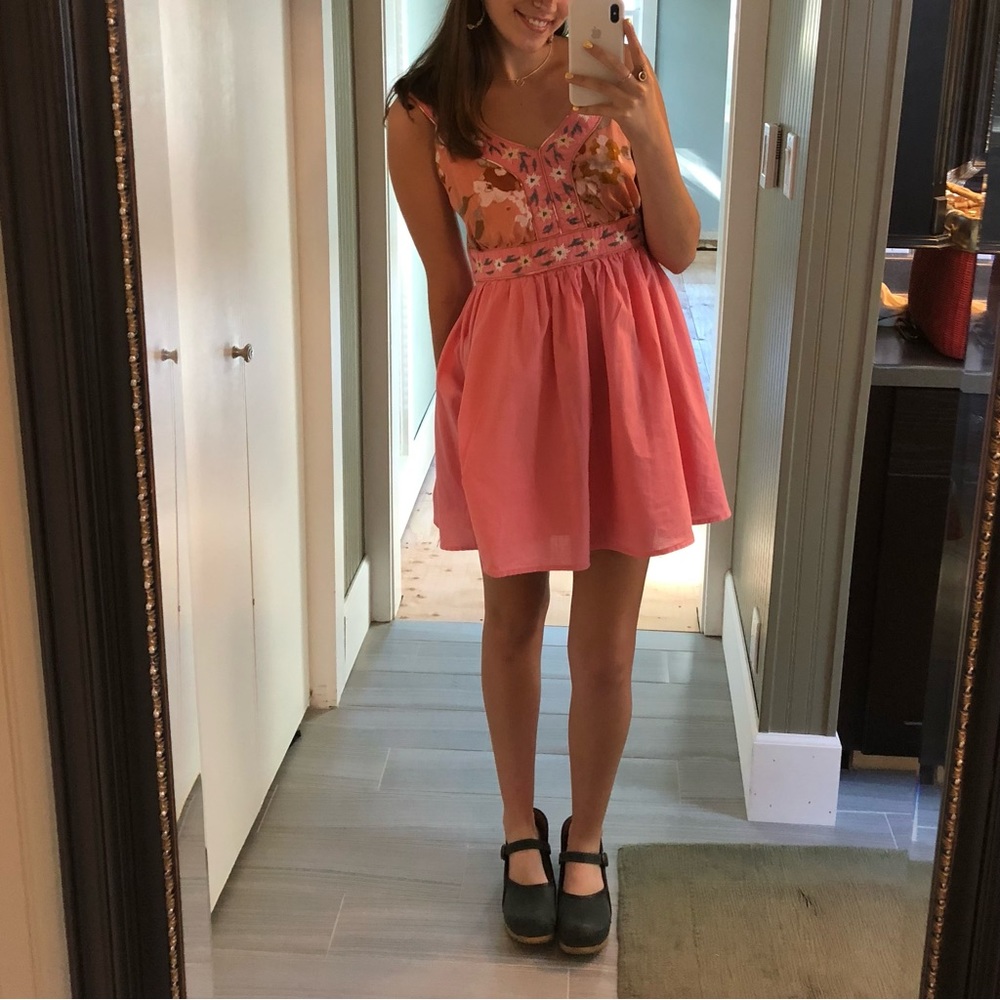 PINK COTTON FLORAL EMBROIDERED MINI DRESS 🌷